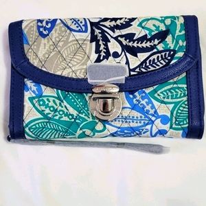 Vera Bradley Ultimate wristlet Santiago
